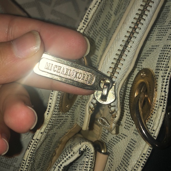 Michael Kors Bag - Picture 4 of 6